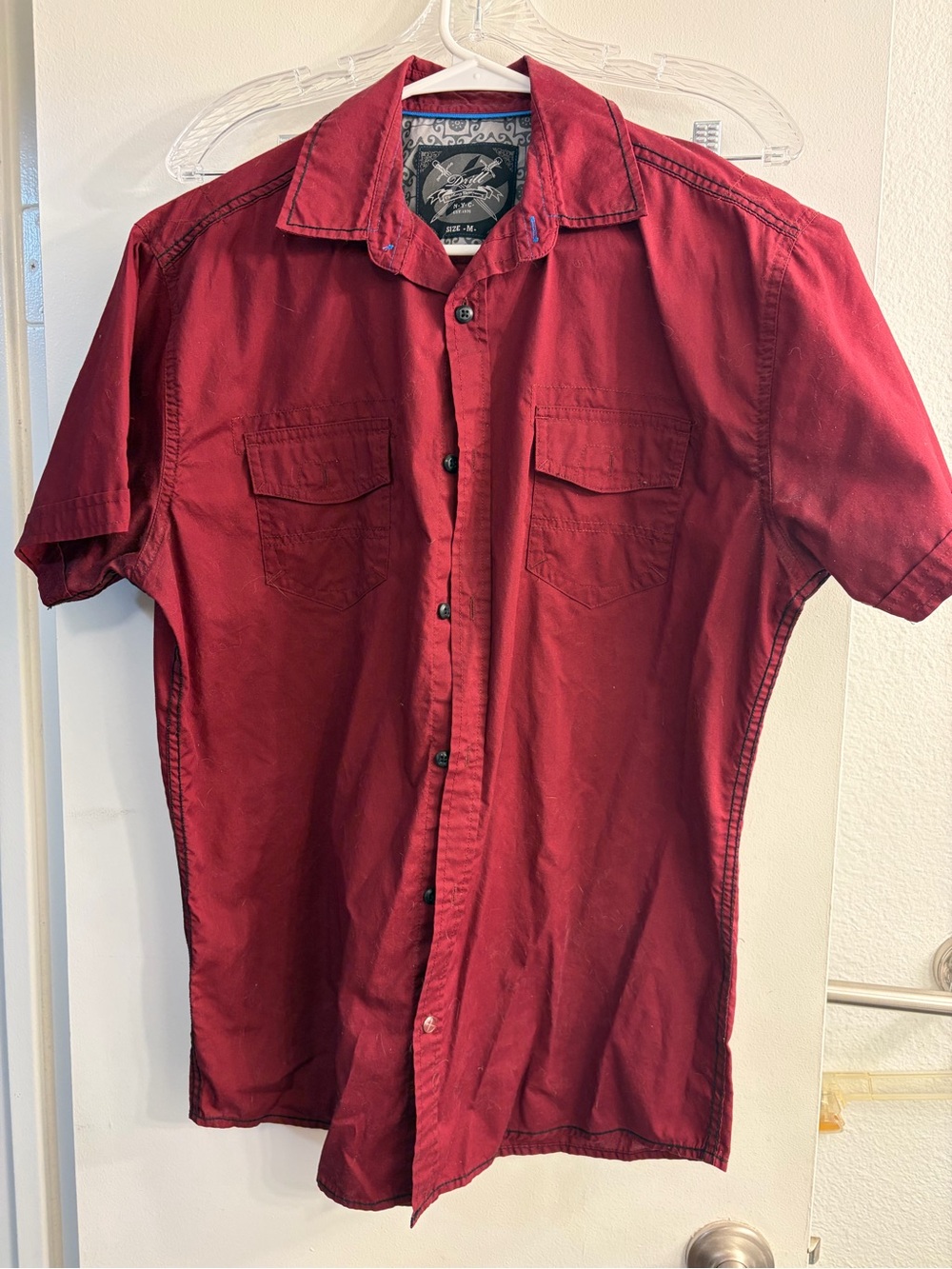 Casual Short-Sleeve Button-Down Shirt in Deep Red by No Brand